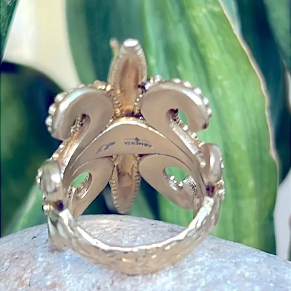 Sold 18k Gold diamond and sapphire Fleur-de-Lis Ring - Picture 3 of 17